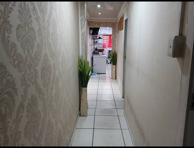 2 BEDROOM HOUSE FOR SALE IN MEREBANK EAST